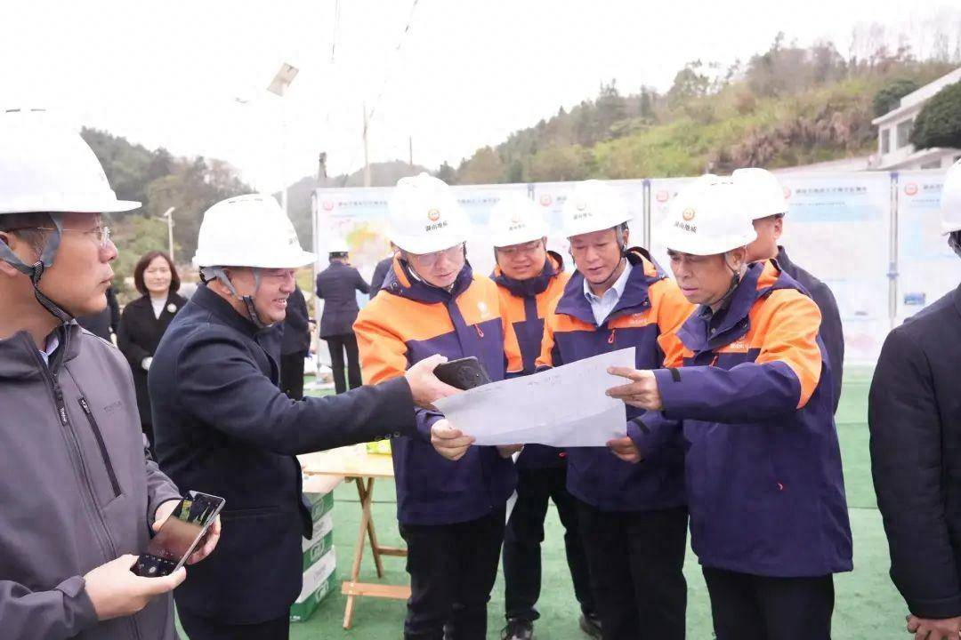 中国发现1000吨金矿，特朗普终于急了，黄金战”爆发？情况不简单