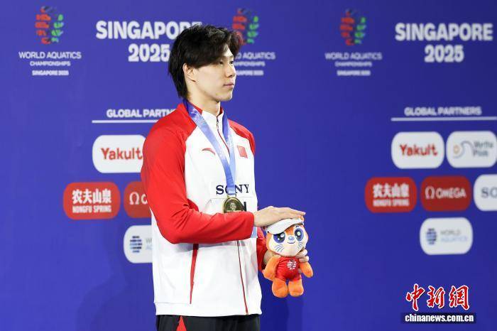 世锦赛：中国跳水男子3米板丢金 覃海洋200米蛙泳夺冠