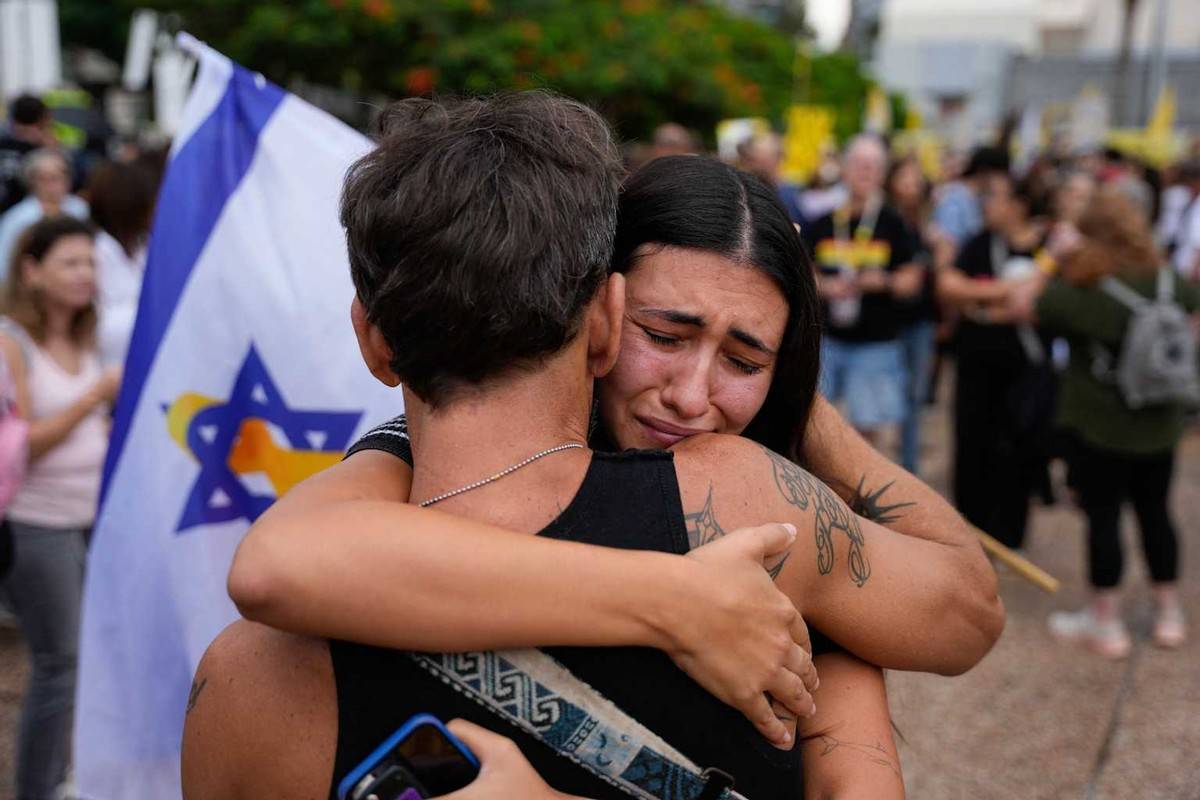 哈马斯交出保命底牌后，特朗普立马就翻脸：要求哈马斯解除武装，否则剿灭