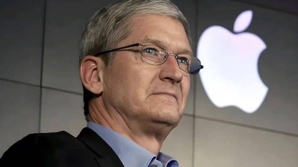 苹果换帅，在AI围城里“重装系统”