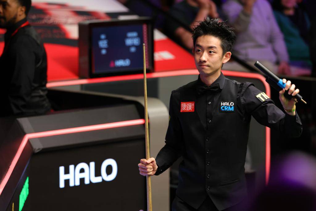 斯诺克世锦赛：赵心童止步八强 吴宜泽首进四强