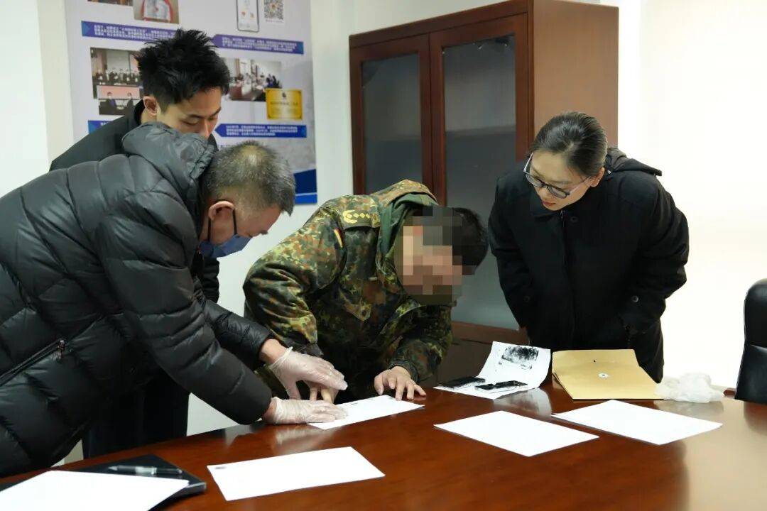 30年没离开过上海的保安,突然“被北京法院判了”,账户被冻结、欠债百万…