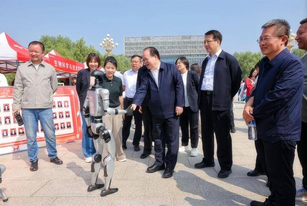 太原师范学院5000余名2026级新生顺利入学报到