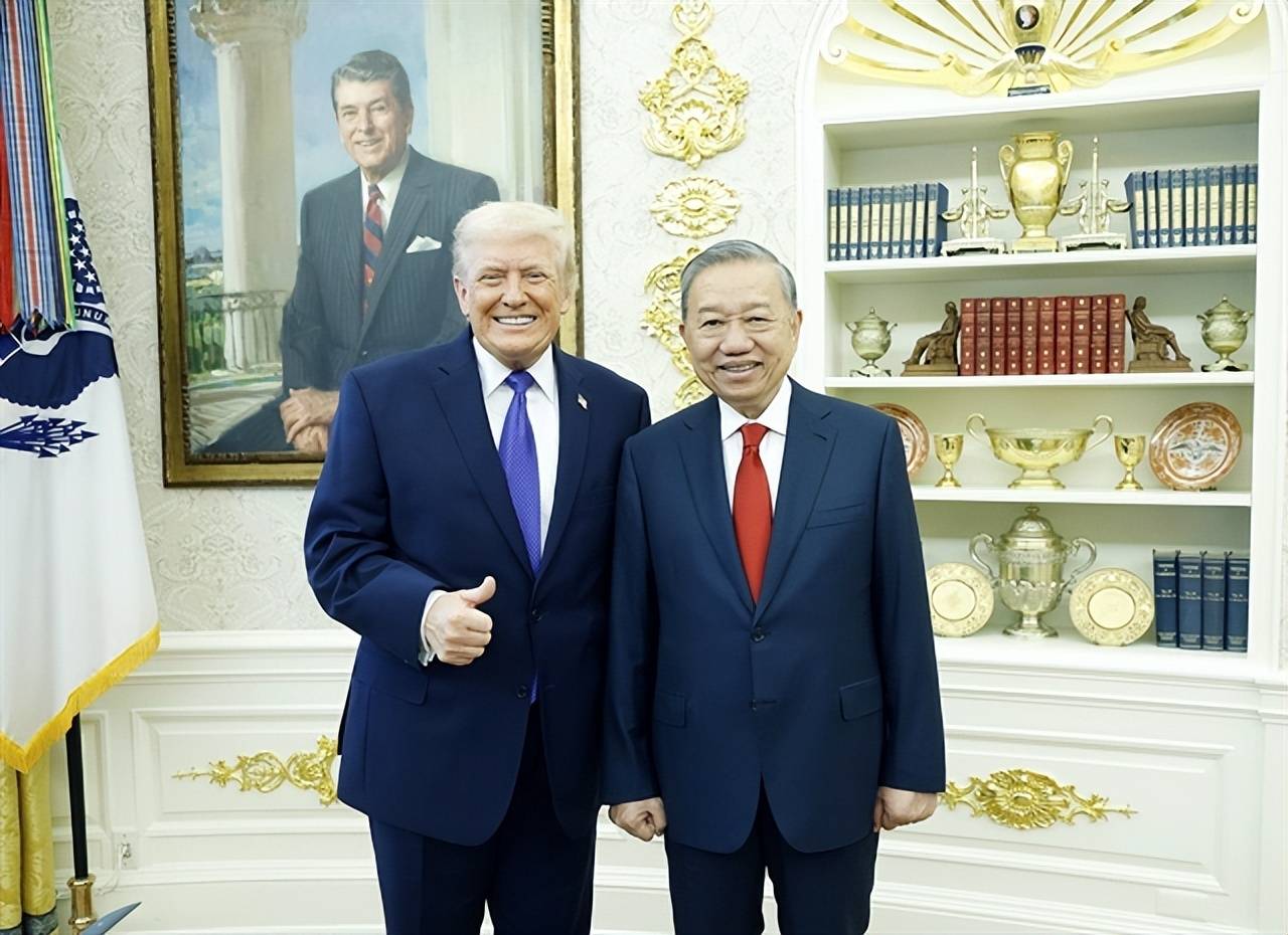 越南领导人亲自拍板，大半个高层都跟着他走，这次访美有大事要谈！