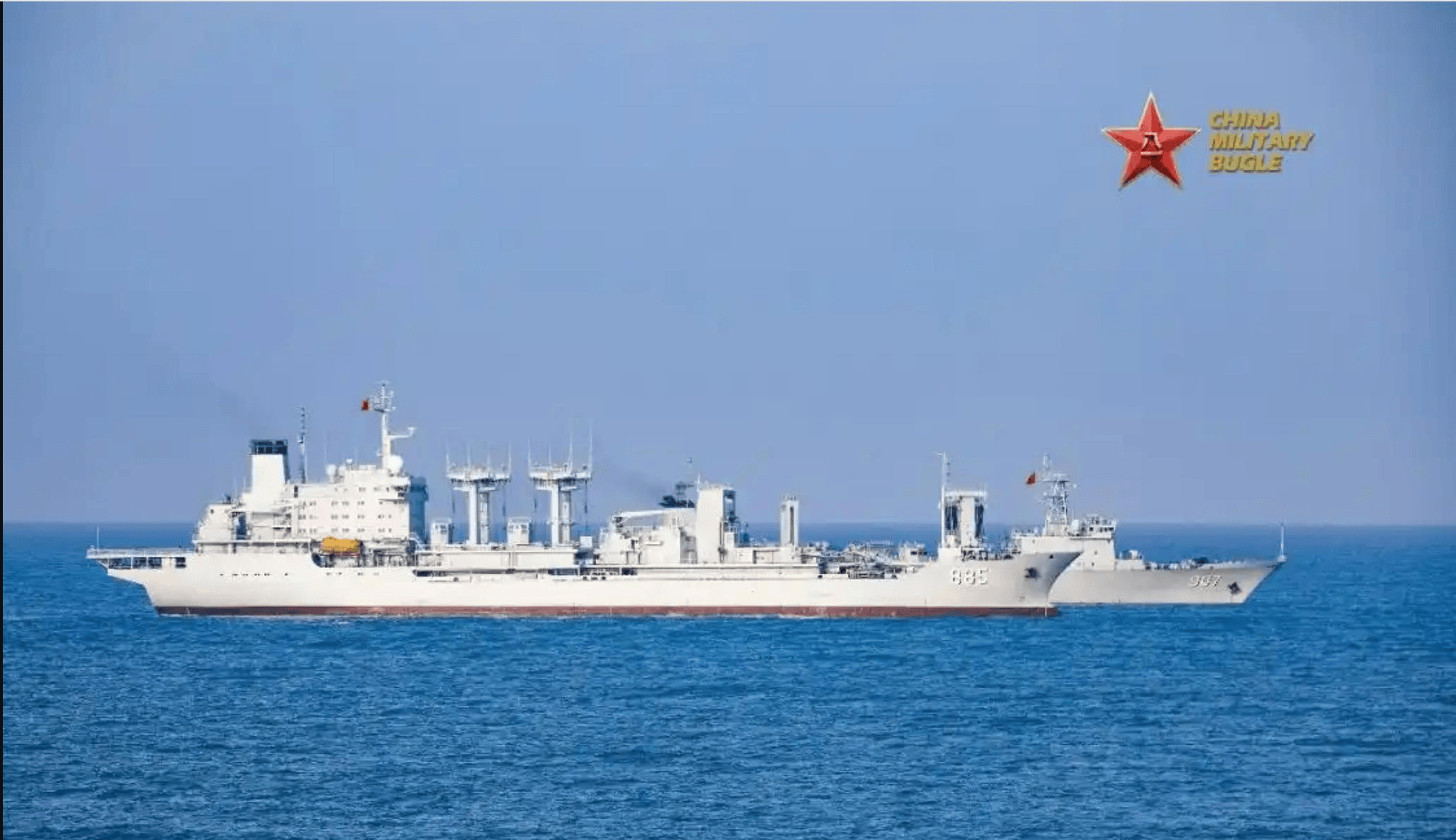 中国巨舰坐镇南海，“海上移动岛”，3.7万吨老舰焕发第二春