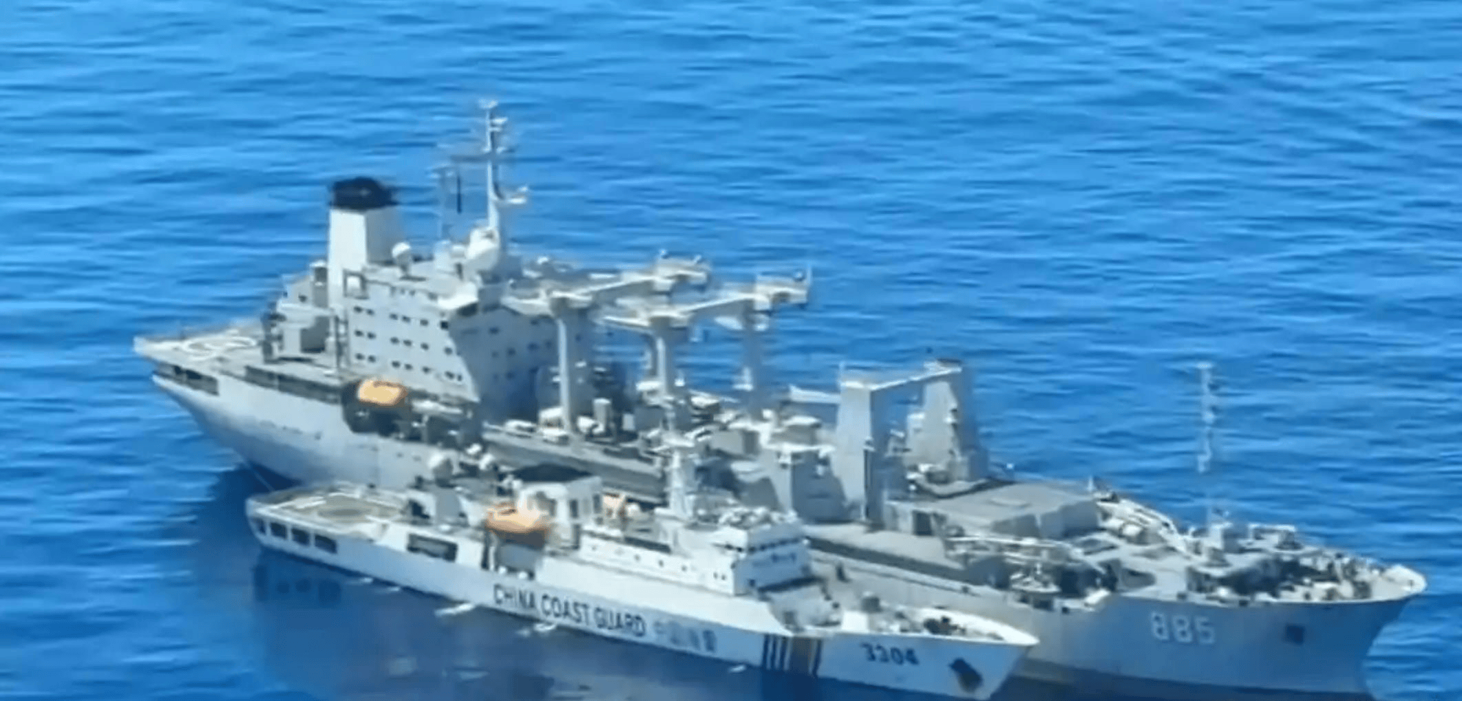 中国巨舰坐镇南海，“海上移动岛”，3.7万吨老舰焕发第二春